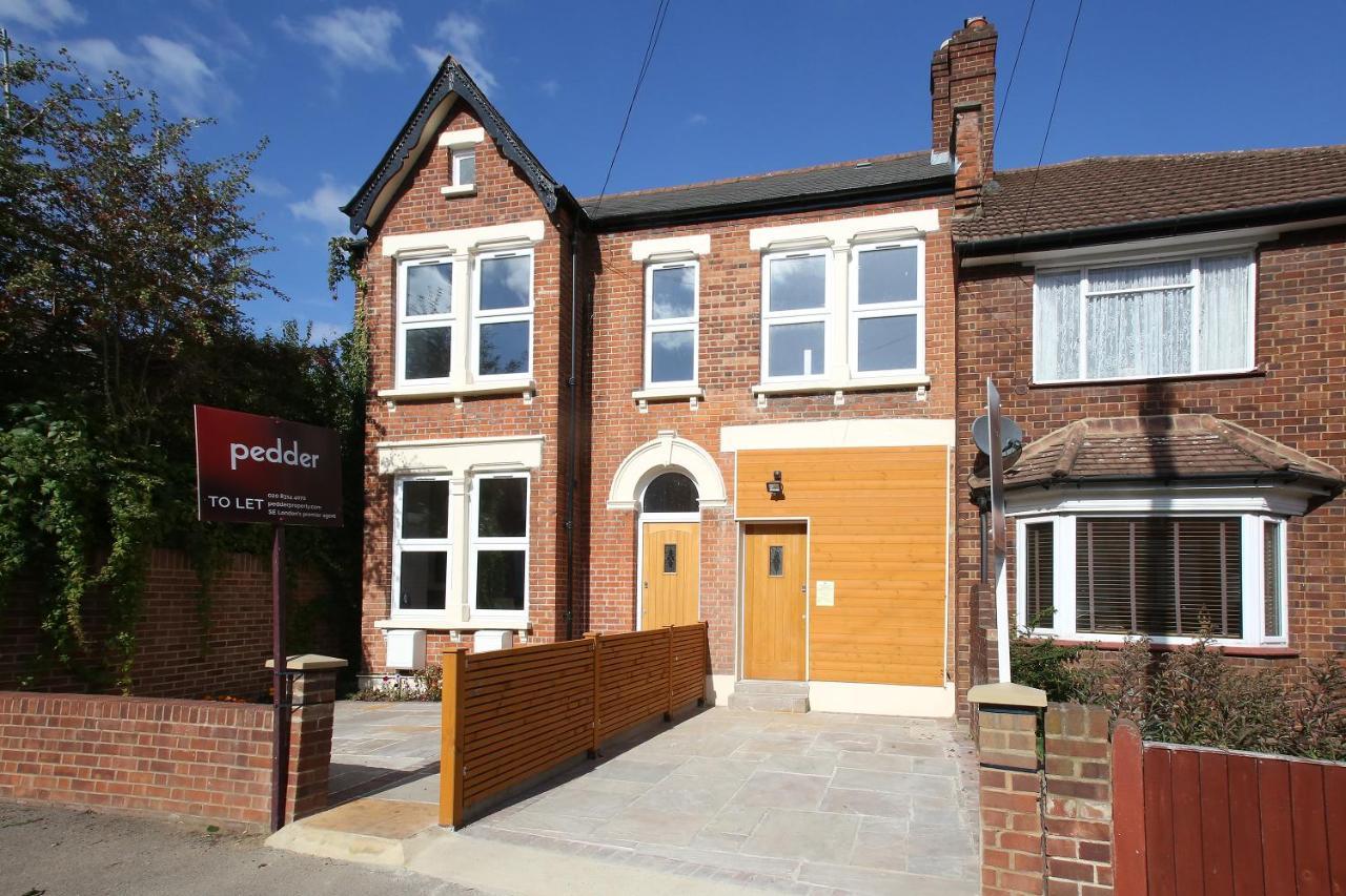 Luxury 5 Star - Parking, Garden, Nr Greater Metro Stations Apartment London