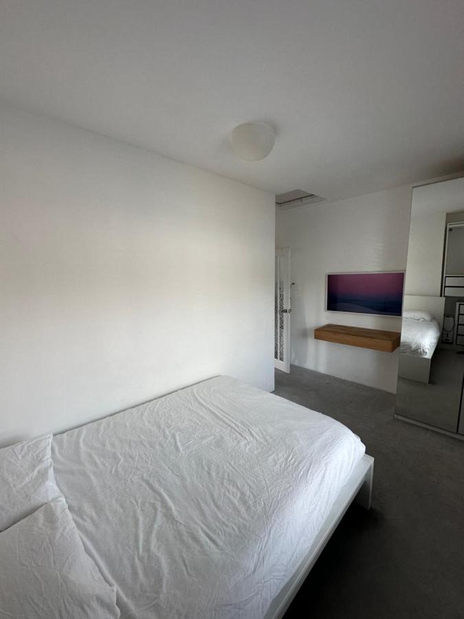 Stunning Contemporary 2 Bed With Parking Apartment