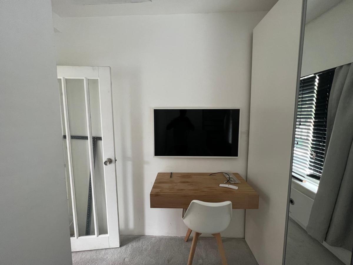 Stunning Contemporary 2 Bed With Parking *