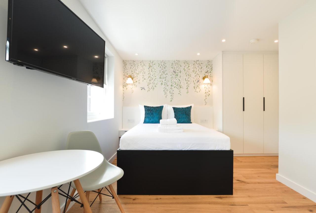Sale Place Serviced By Concept * Londres