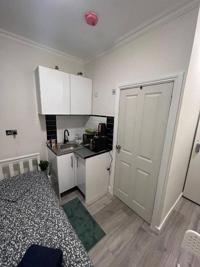 Lovely Close To Acton Station Apartamento