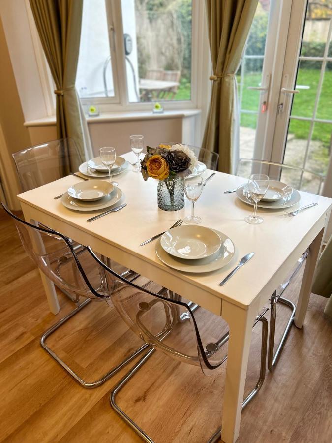 Lovely Garden In Wimbledon Town Centre With Private Parking By Wimbledon Lets
