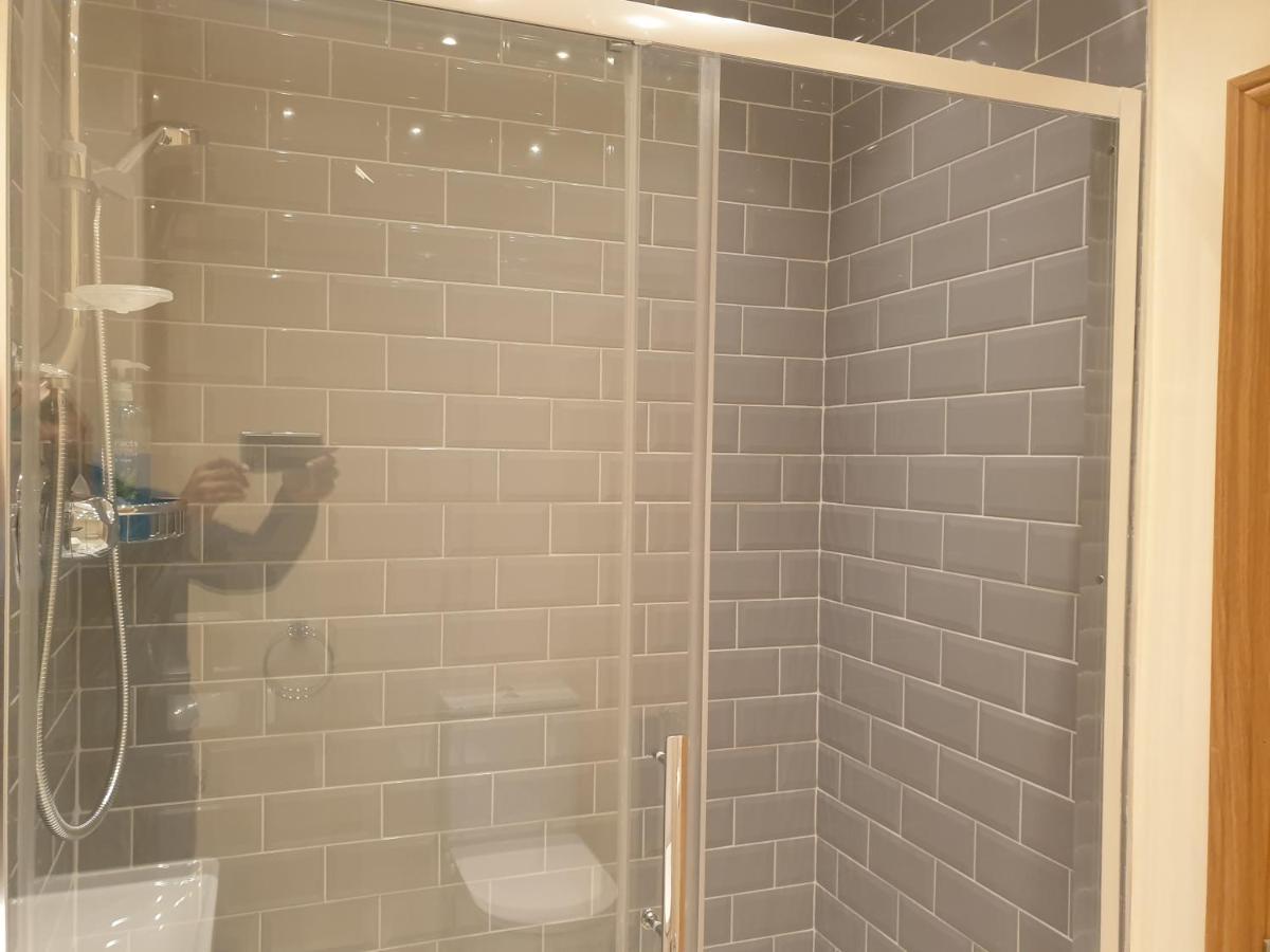 Apartment Luxury 3 Bedroom Flat 1min Walk From Underground, With Free Parking Sleeps X10 London