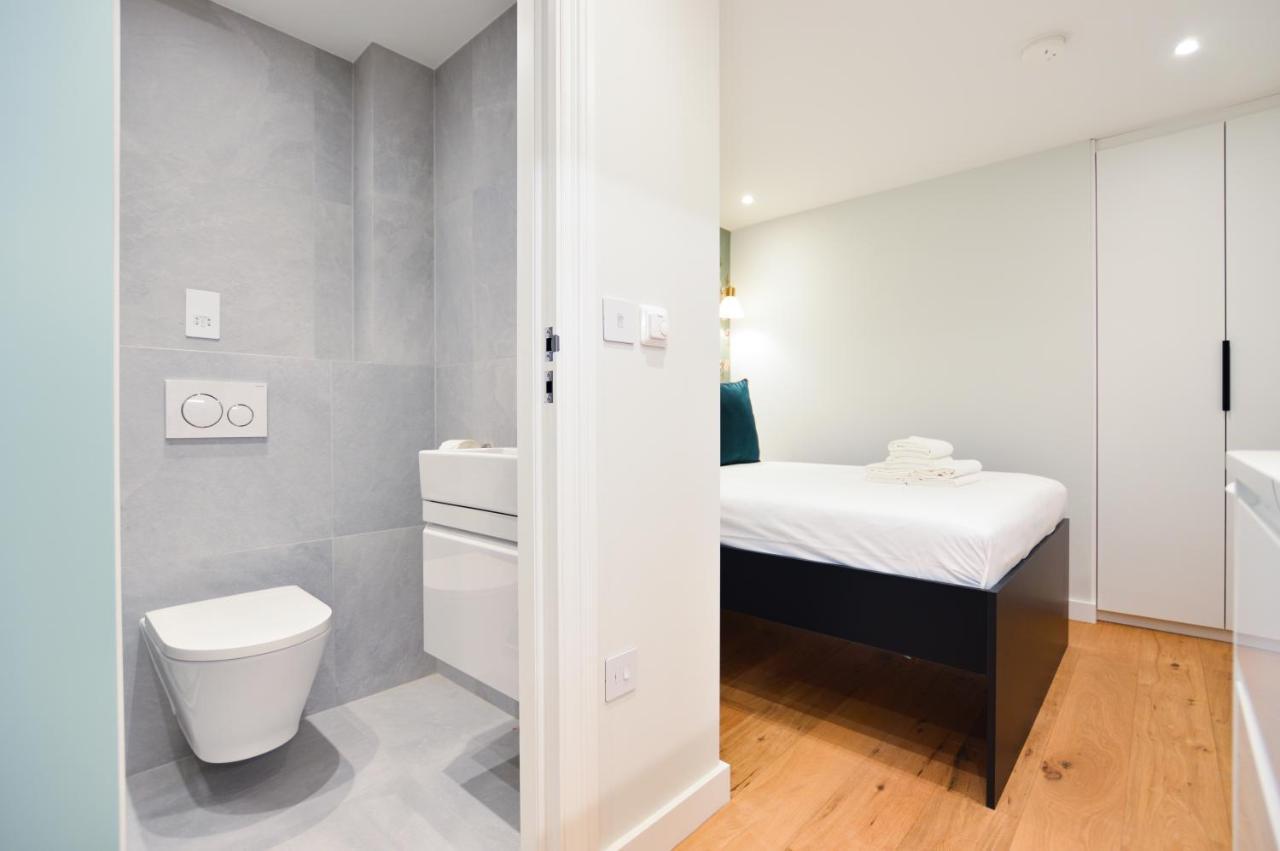 Sale Place Serviced By Concept Londres