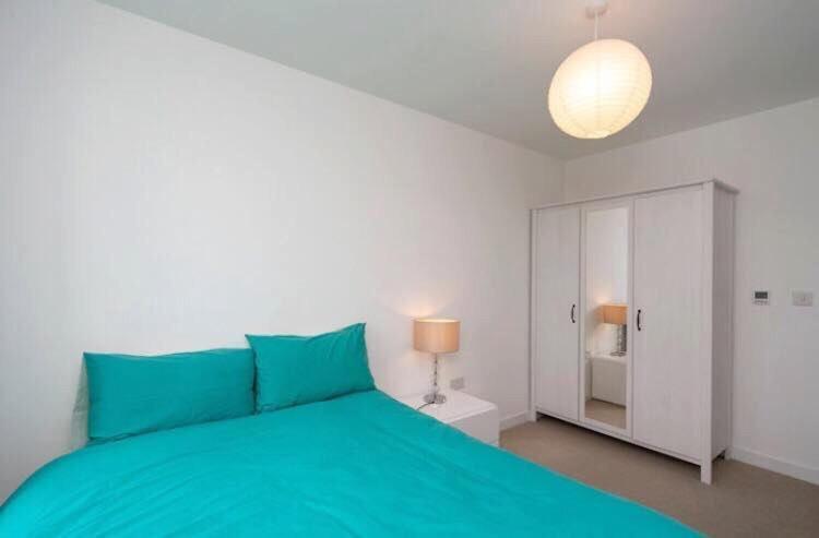 With Private Bathroom In A Modern Two Bedroom Two Bathroom Flat Homestay London