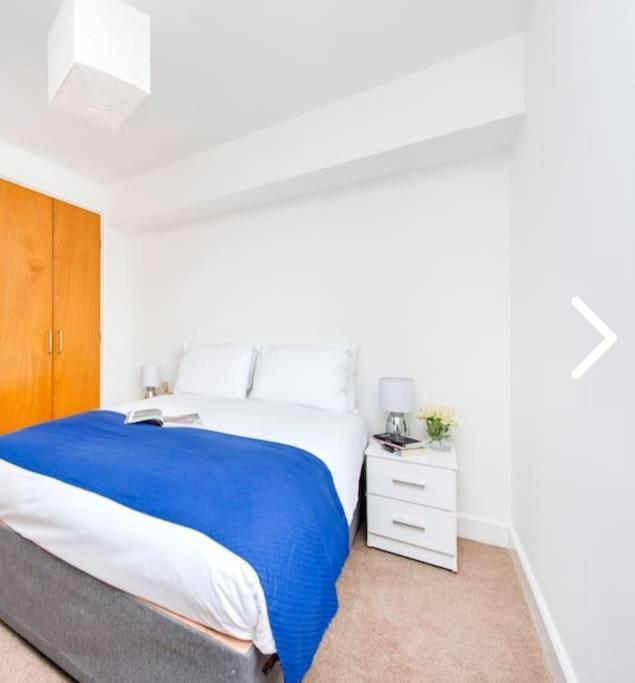 Bright, Interior, Close To The City, 2 Bedroom *