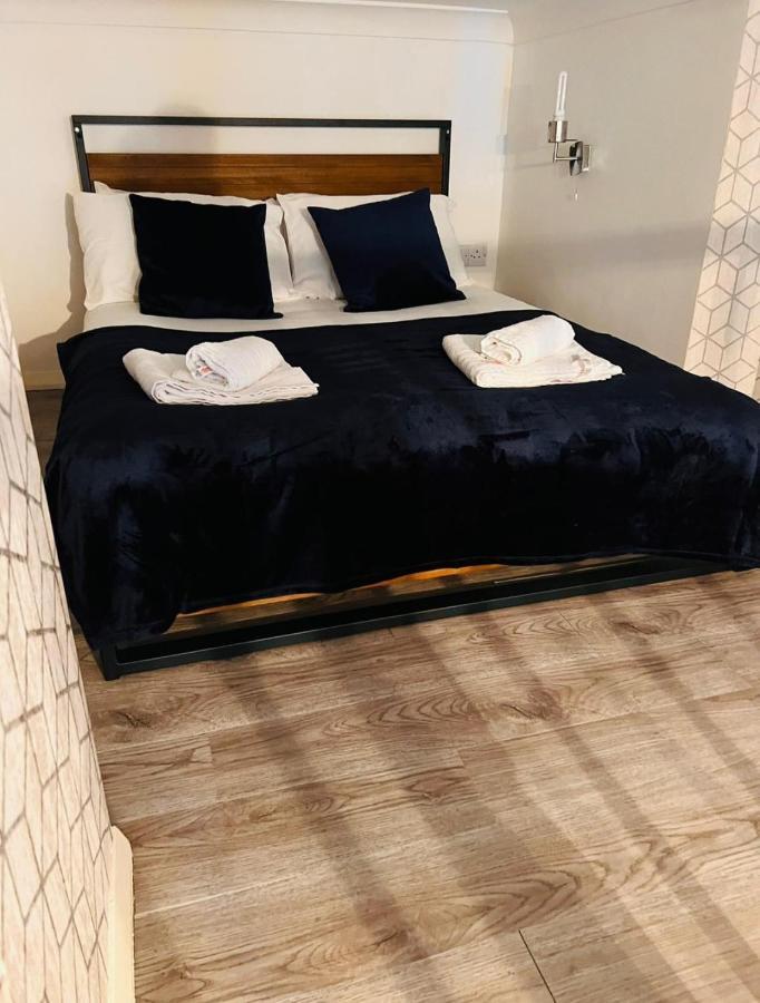 Apartment F10- Mezzanine 1st Floor Flat Fits 3 Near Paddington London