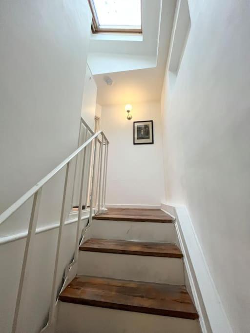 Cosy Apt 5mins Walk From Station London