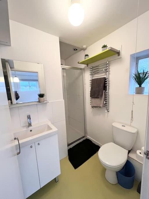 Cosy Apt 5mins Walk From Station Apartment *
