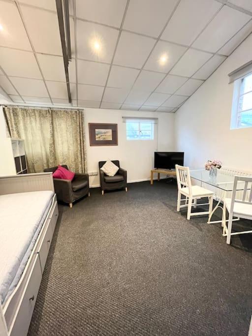 Cosy Apt 5mins Walk From Station Apartment *