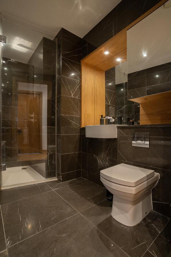 Canary Wharf Luxury Flat W/ View & Terrace Apartment London
