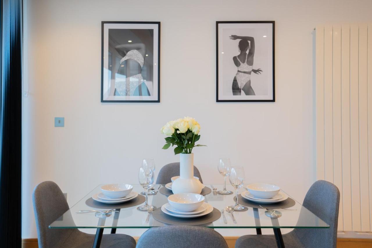 Canary Wharf Luxury Flat W/ View & Terrace London