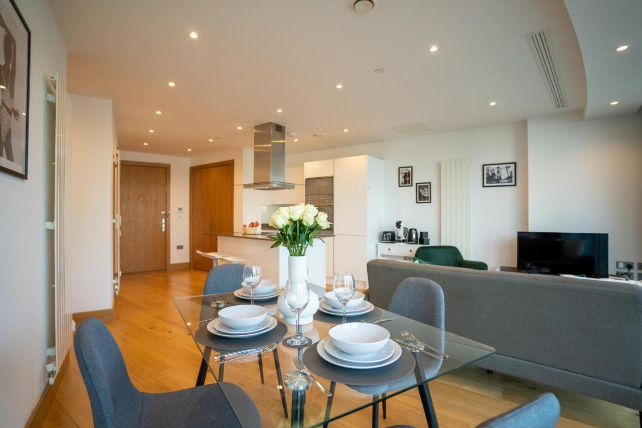Canary Wharf Luxury Flat W/ View & Terrace