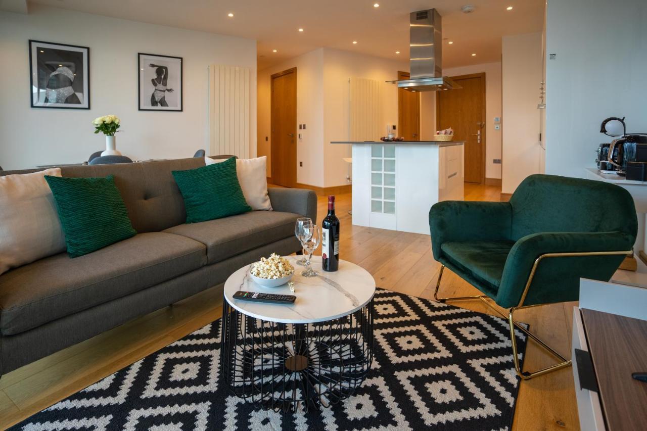 Canary Wharf Luxury Flat W/ View & Terrace Apartment