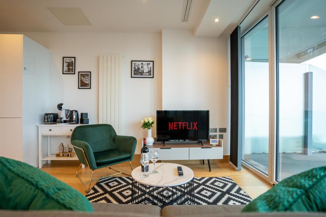 Canary Wharf Luxury Flat W/ View & Terrace Apartment