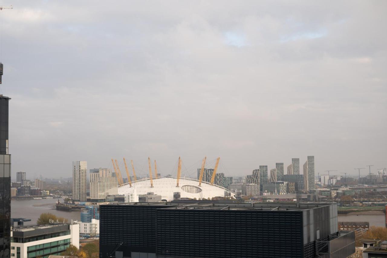 Canary Wharf Luxury Flat W/ View & Terrace