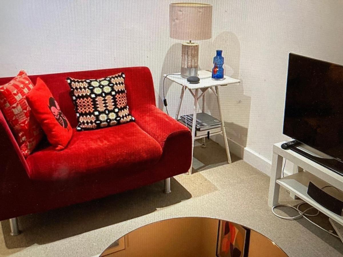 Impeccable 1-bed In Apartment *