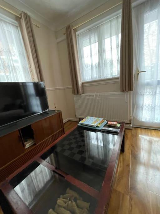 Spacious Bungalow In London, Near Central London, The Excel Centre And The O2, Ideal For Families * Londres