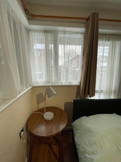 Casa de férias Spacious Bungalow In London, Near Central London, The Excel Centre And The O2, Ideal For Families Londres