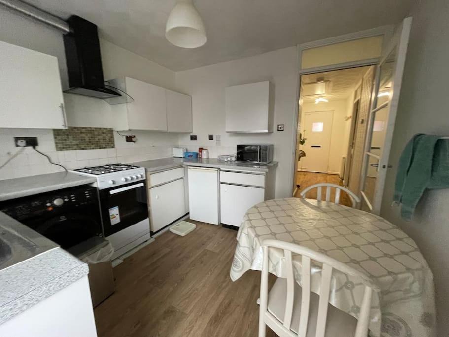 Casa de férias Spacious Bungalow In London, Near Central London, The Excel Centre And The O2, Ideal For Families