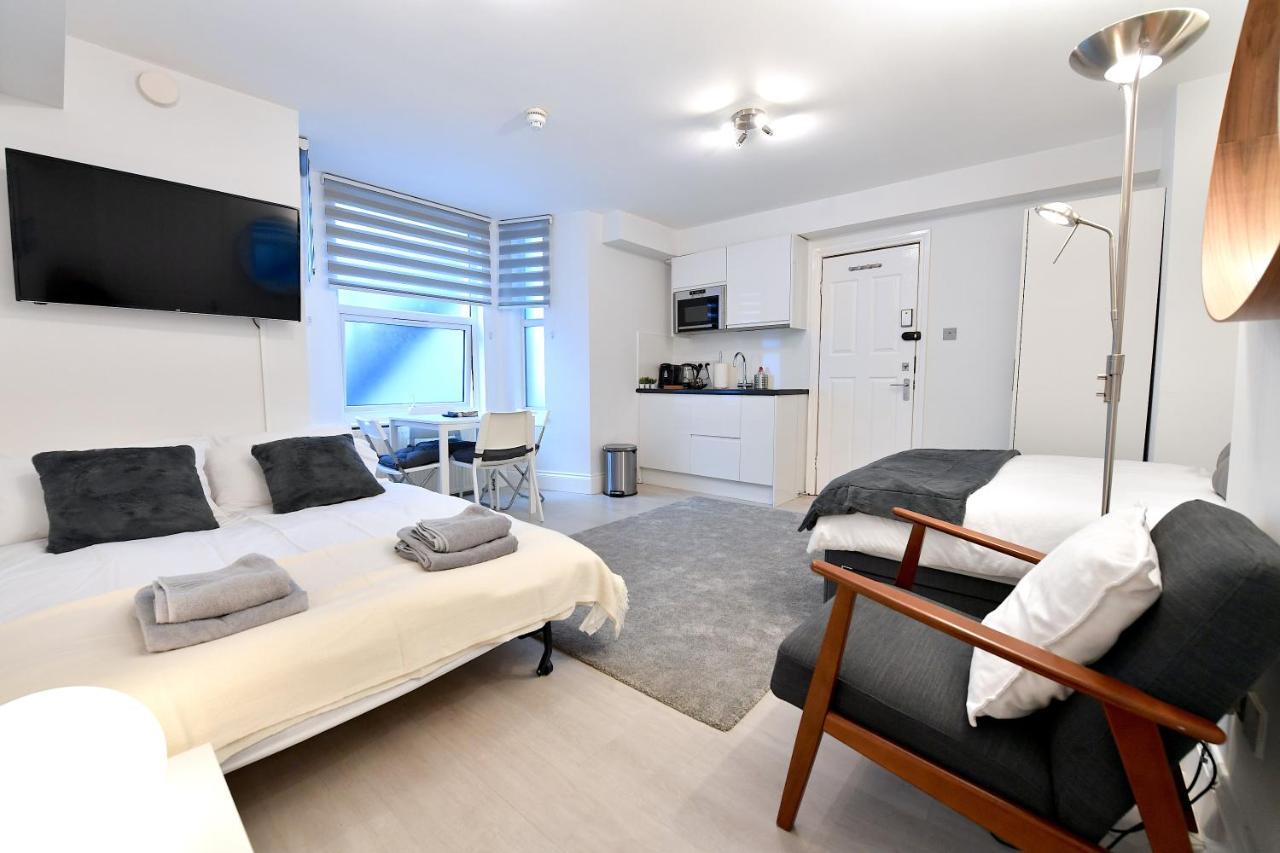 Studios: Line Convenience Near Westfield Apartment