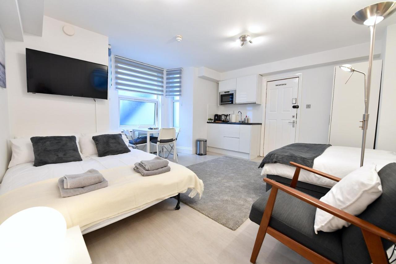 Studios: Line Convenience Near Westfield Apartment *