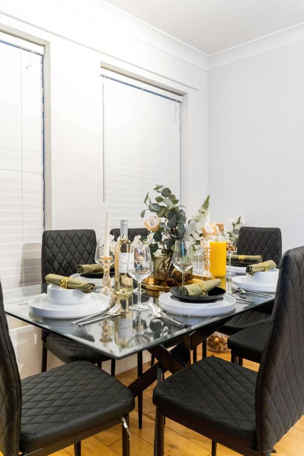 Chic Two Bed Garden Flat Apartment