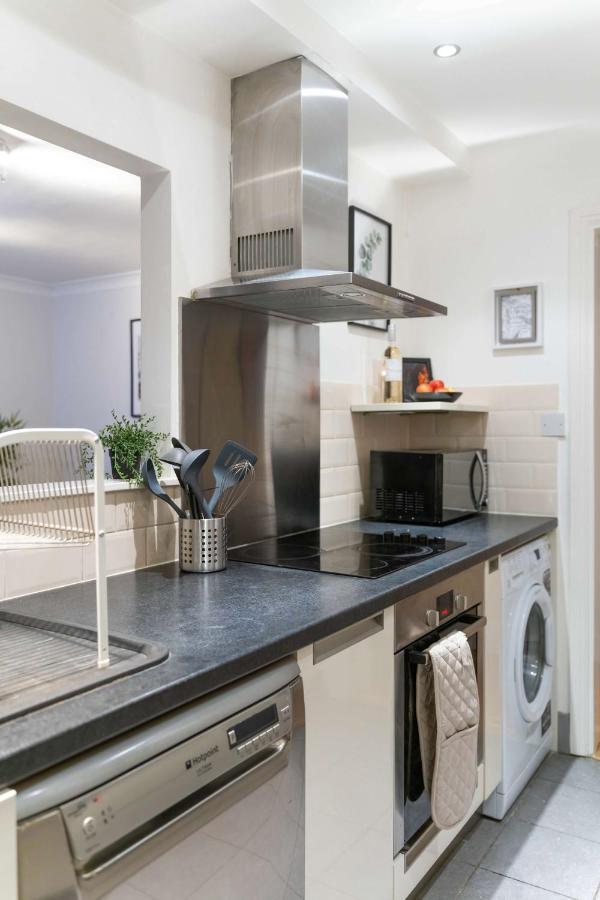 Chic Two Bed Garden Flat London