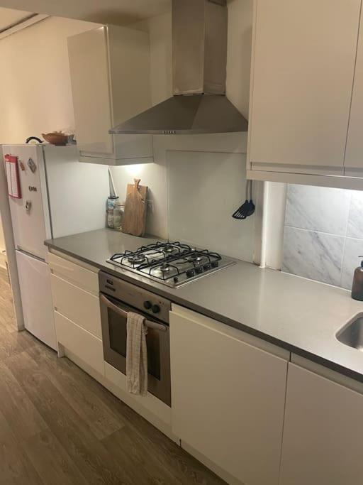Lovely 2-bed With Patio Near Camden * Londres