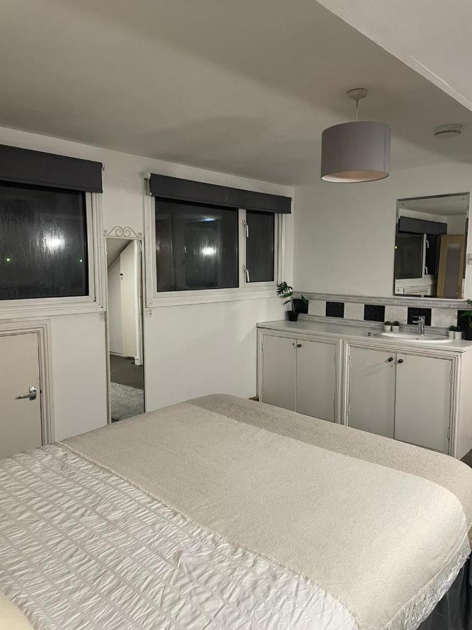 Balham, South Spacious 6, 6 Available Homestay *