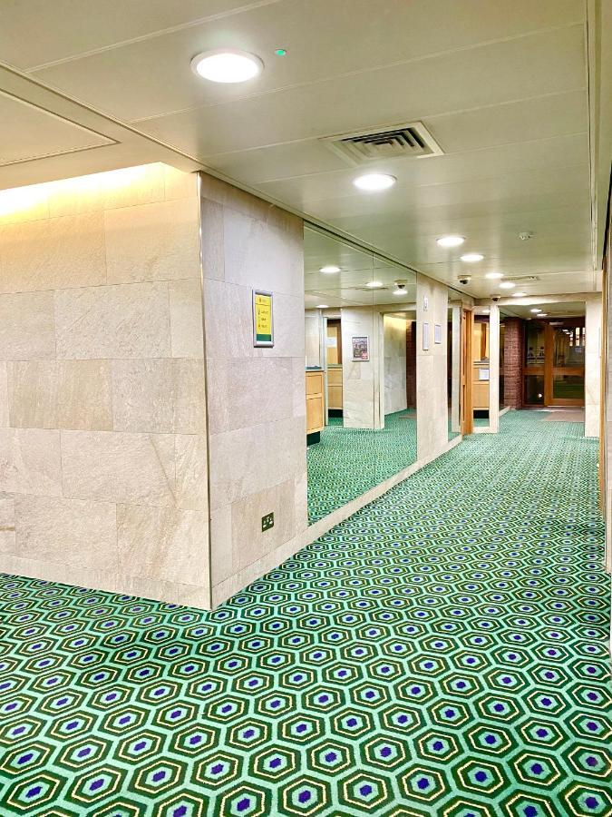 Centrally Located Studio With Balcony And 24-7 Security Londres