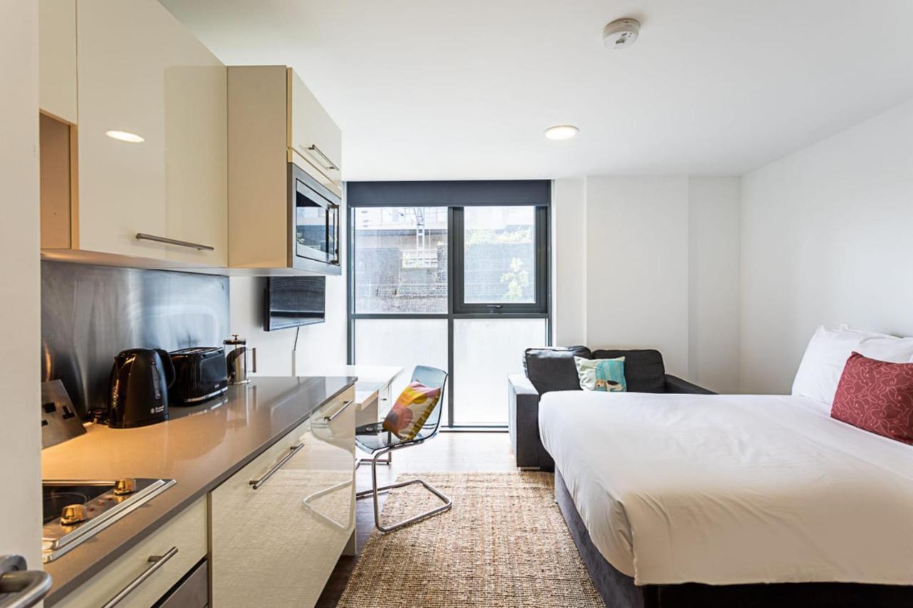 Apartment Chamber Street 14 *