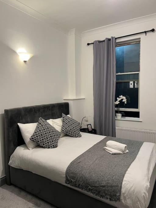 1 Bedroom Flat In Kings Cross! *