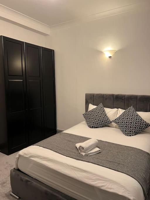 1 Bedroom Flat In Kings Cross! Apartment