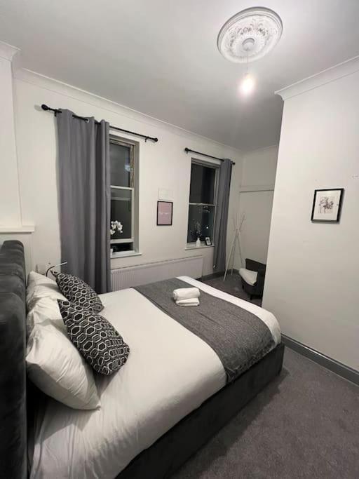 1 Bedroom Flat In Kings Cross! Apartment *