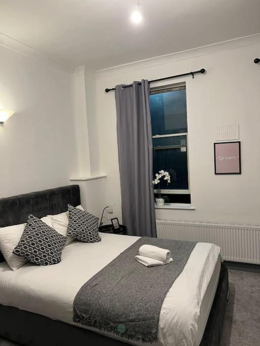 1 Bedroom Flat In Kings Cross! *