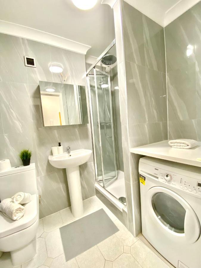 Apartamento Centrally Located Studio With Balcony And 24-7 Security