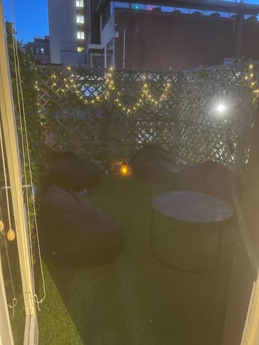 Spacious 2 Bedroom In The Heart Of Soho. Apartment *
