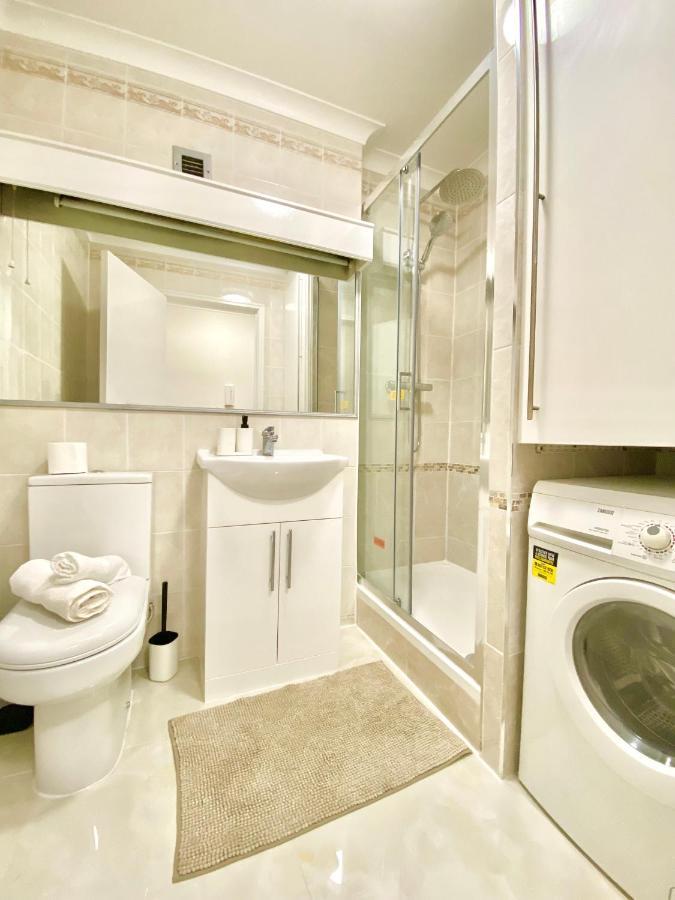 Centrally Located Studio With Balcony And 24-7 Security Londres