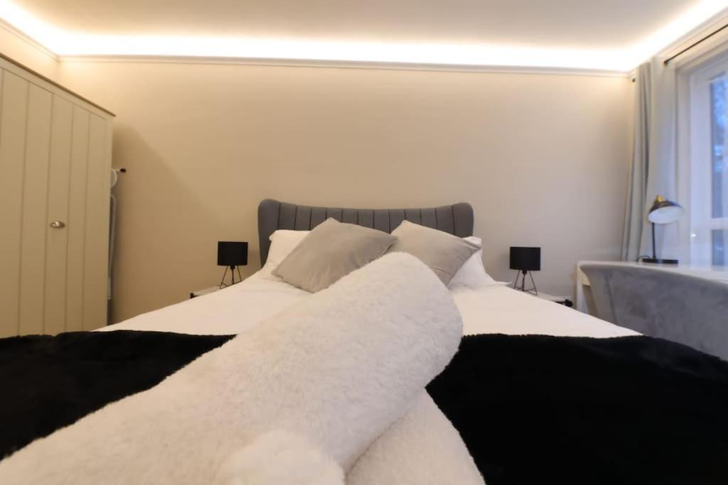 Riverside Serviced Apartment London