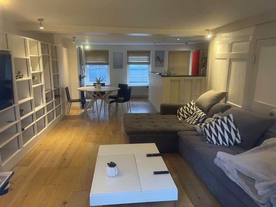 Apartment Spacious 2 Bedroom In The Heart Of Soho. London
