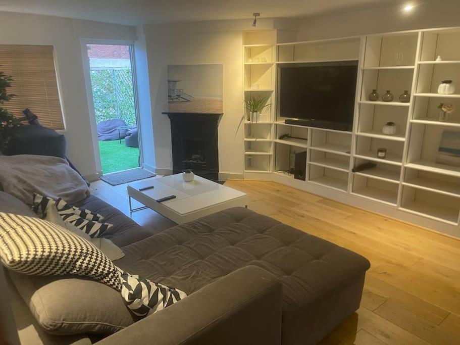 Apartment Spacious 2 Bedroom In The Heart Of Soho. London