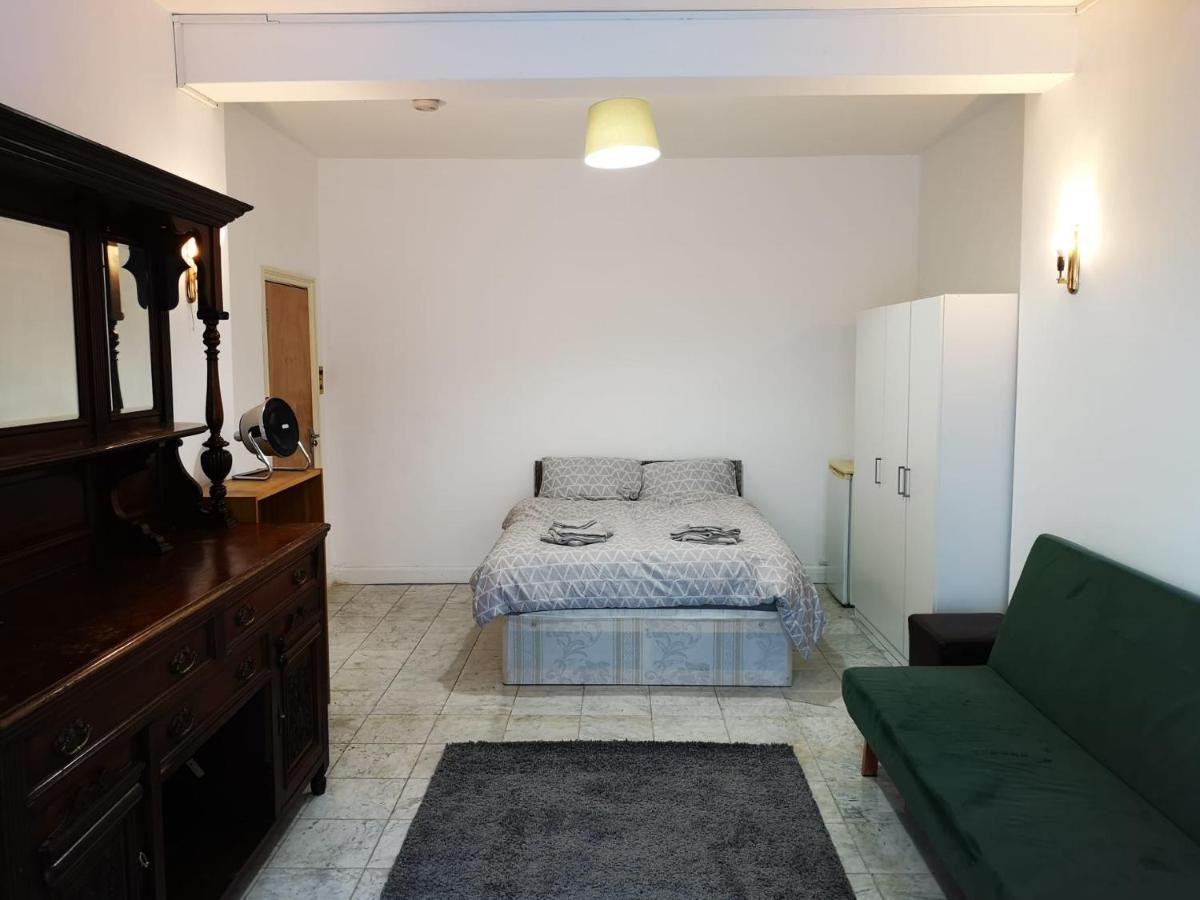 Large Spacious In Zone 2 London
