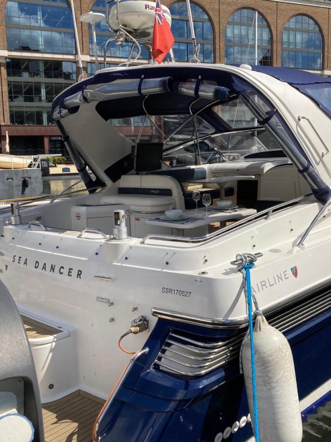 Entire Boat At St Katherine Docks 2 Available Select Using Options Botel Londres