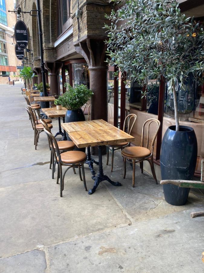 Entire Boat At St Katherine Docks 2 Available Select Using Options Botel Londres
