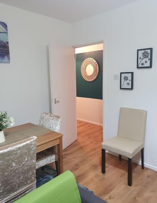 Apartment Entire Close To *
