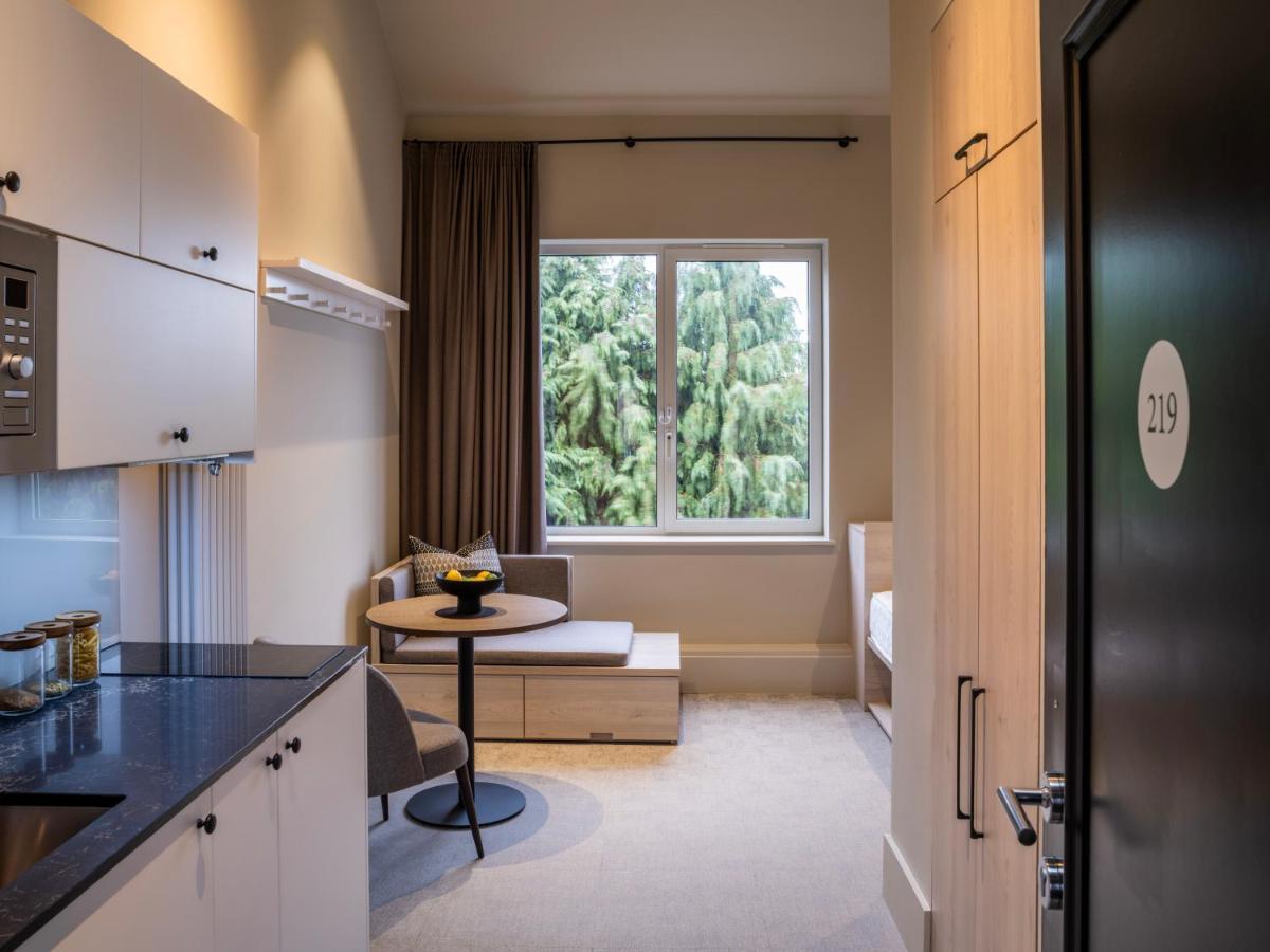 Stylish Studios, Southfields Station - Sk *