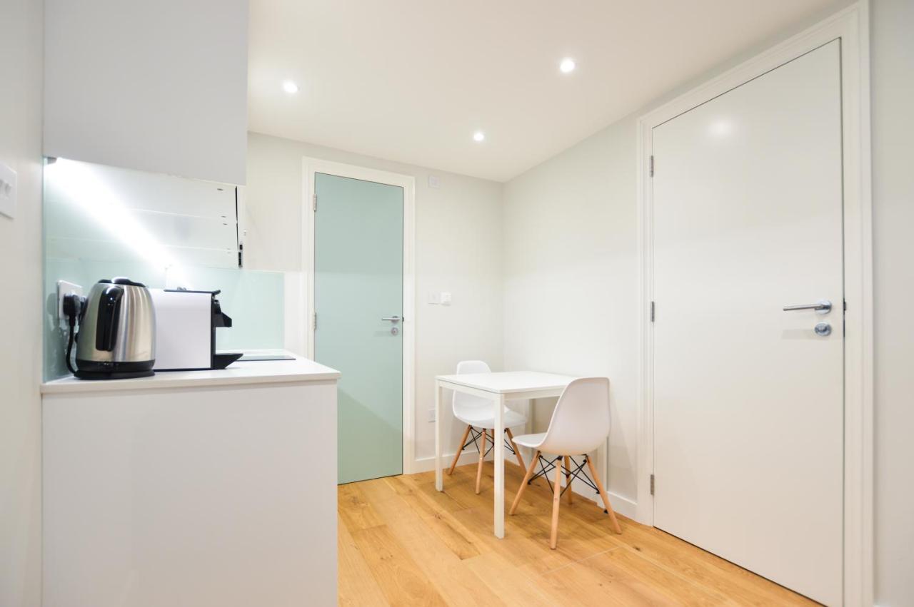 Sale Place Serviced By Concept Londres