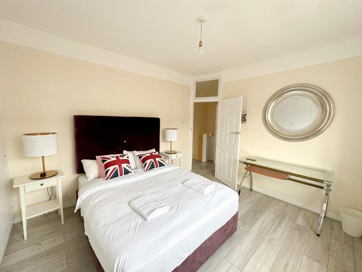 208 Clements Road Holiday home London
