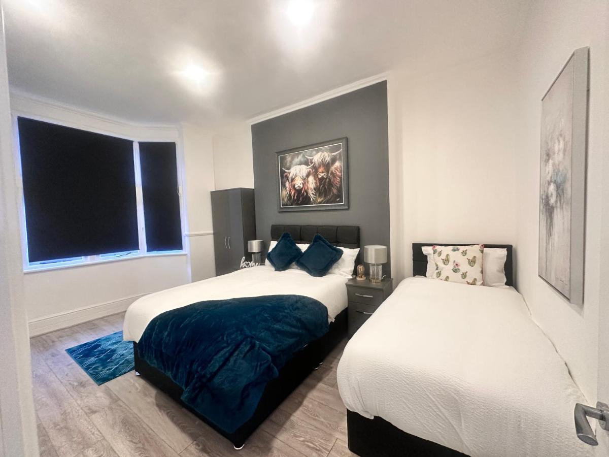 Kensington High Street Posh Flat * London